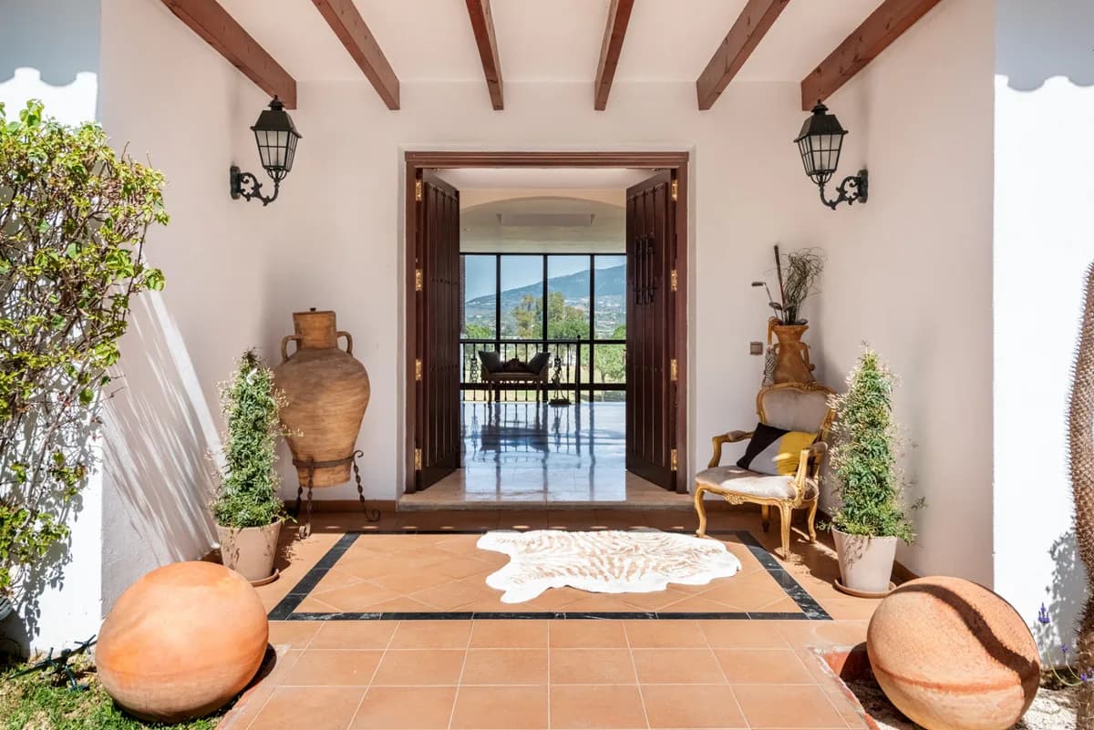 4 Bedroom Detached Villa for Sale in La Cala Golf, Málaga - Image 2