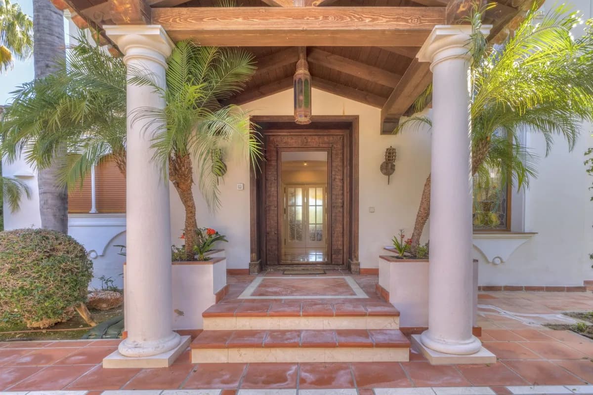 5 Bedroom Detached Villa for Sale in Estepona, Málaga - Image 4
