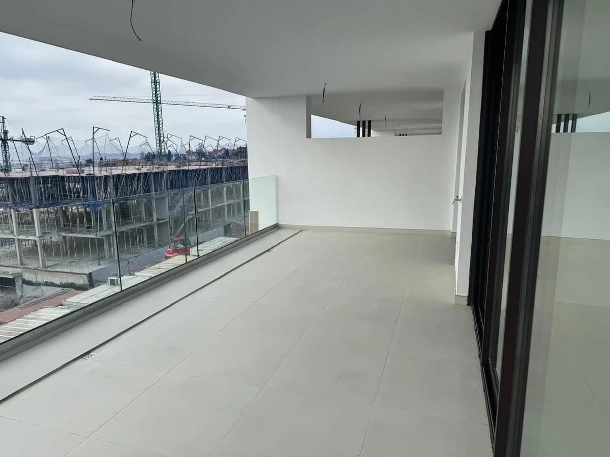 3 Bedroom Middle Floor Apartment for Sale in Fuengirola, Málaga - Image 8