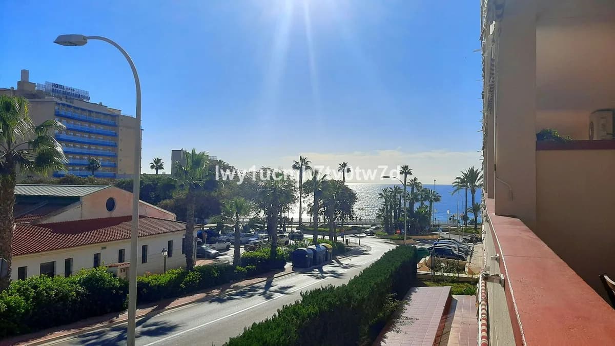 2 Bedroom Middle Floor Apartment for Sale in Torrequebrada, Málaga