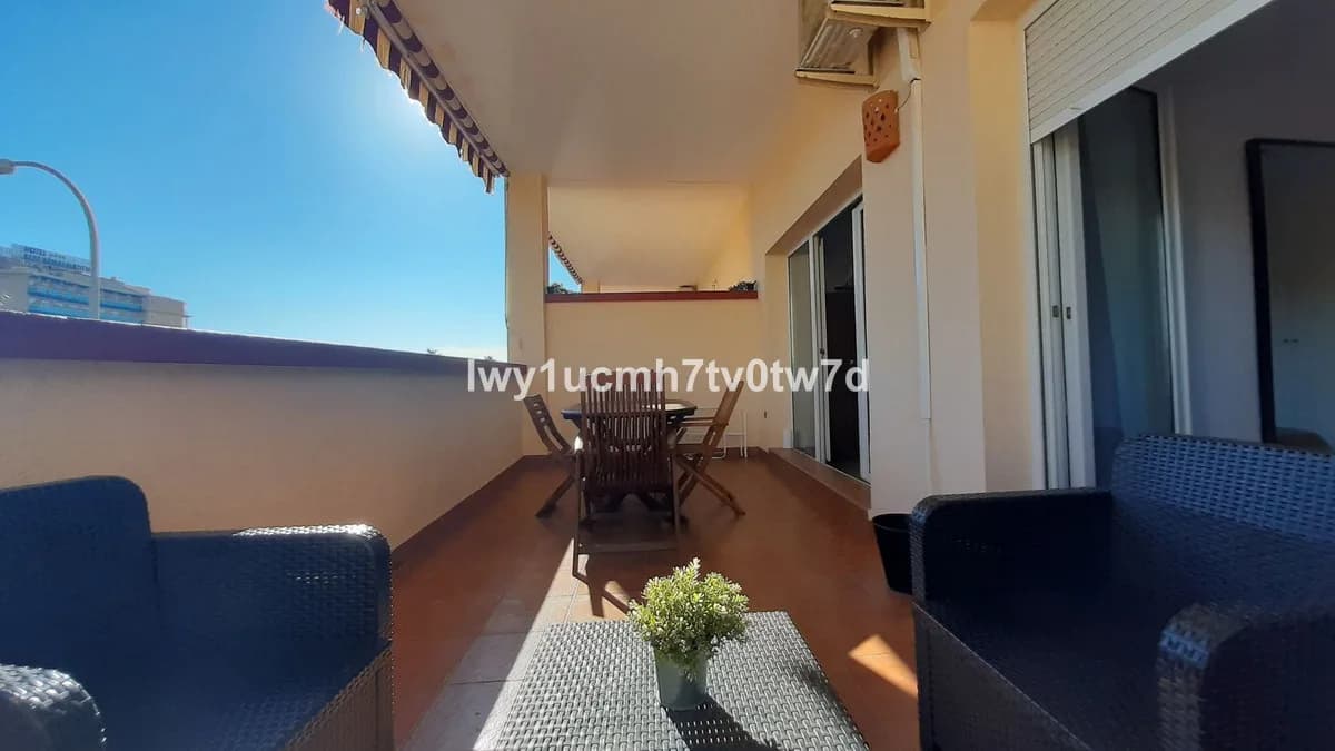 2 Bedroom Middle Floor Apartment for Sale in Torrequebrada, Málaga - Image 5