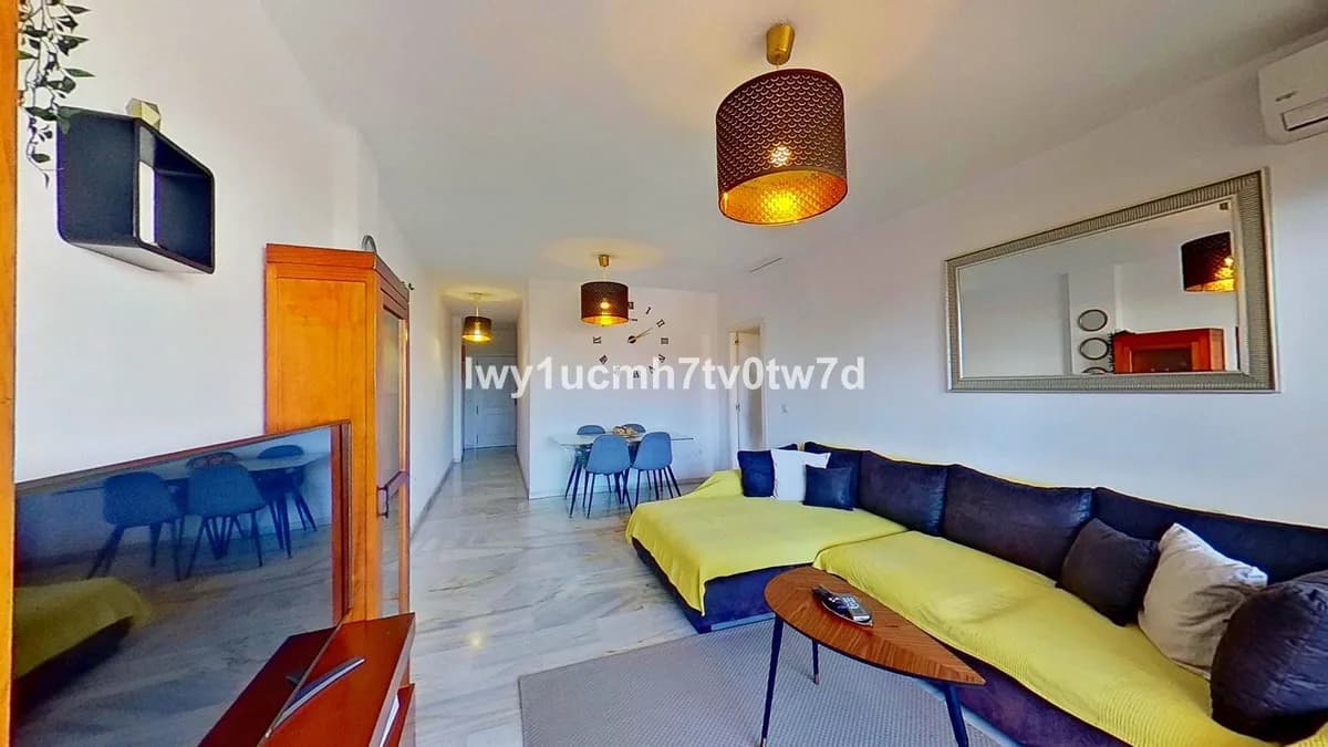 2 Bedroom Middle Floor Apartment for Sale in Torrequebrada, Málaga - Image 8