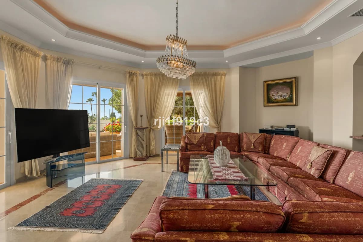 5 Bedroom Detached Villa for Sale in Elviria, Málaga - Image 4