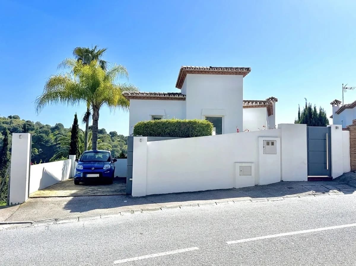 5 Bedroom Detached Villa for Sale in Calahonda, Málaga - Image 6