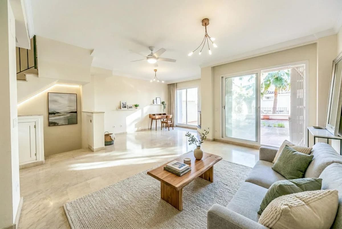 3 Bedroom Townhouse for Sale in La Duquesa, Málaga - Image 4