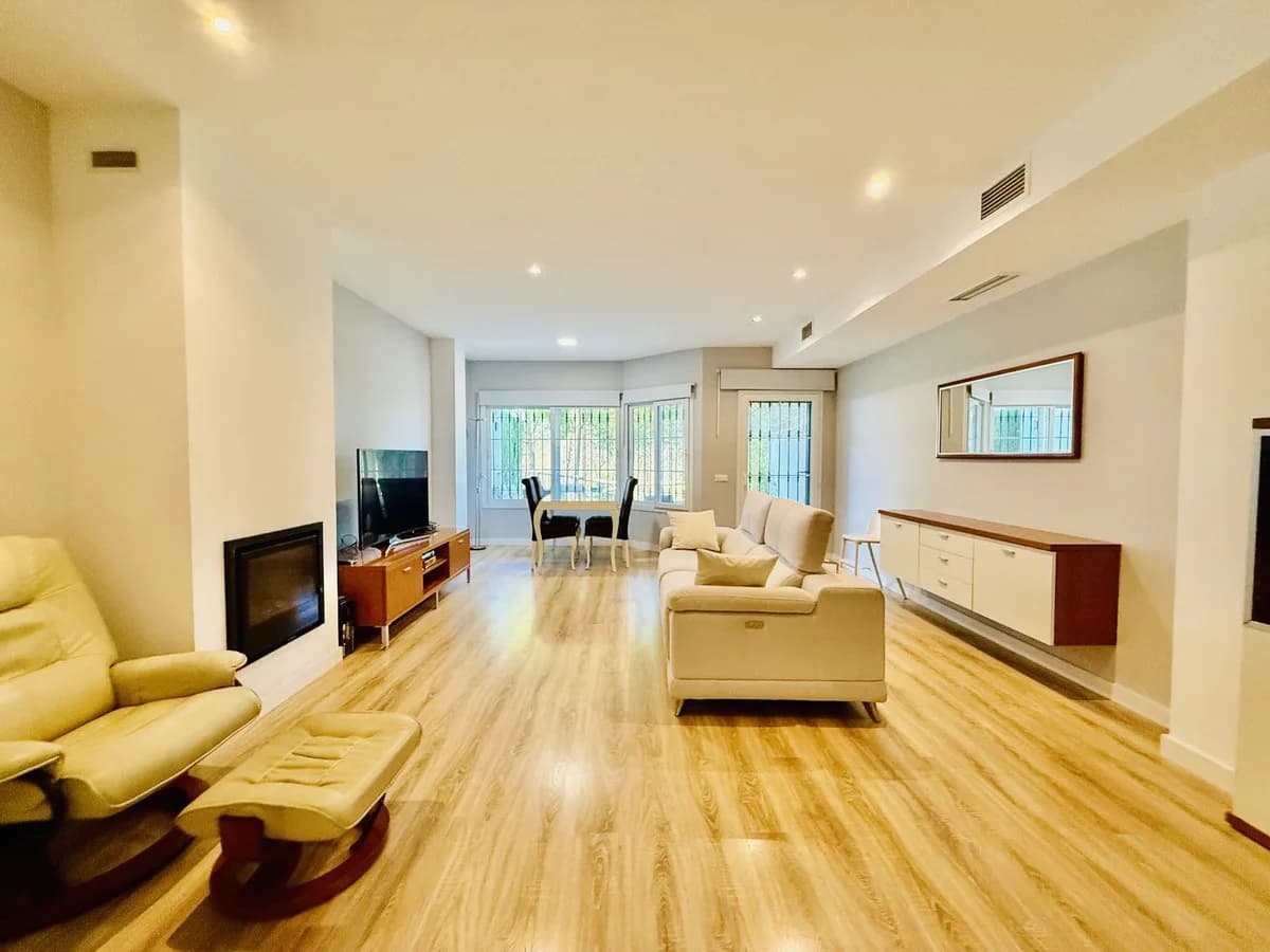 3 Bedroom Townhouse for Sale in Alhaurín de la Torre, Málaga - Image 7