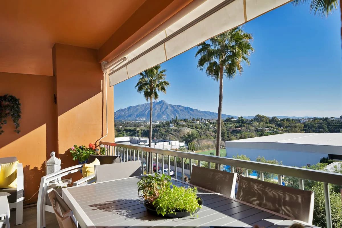 2 Bedroom Middle Floor Apartment for Sale in Atalaya, Málaga - Image 5