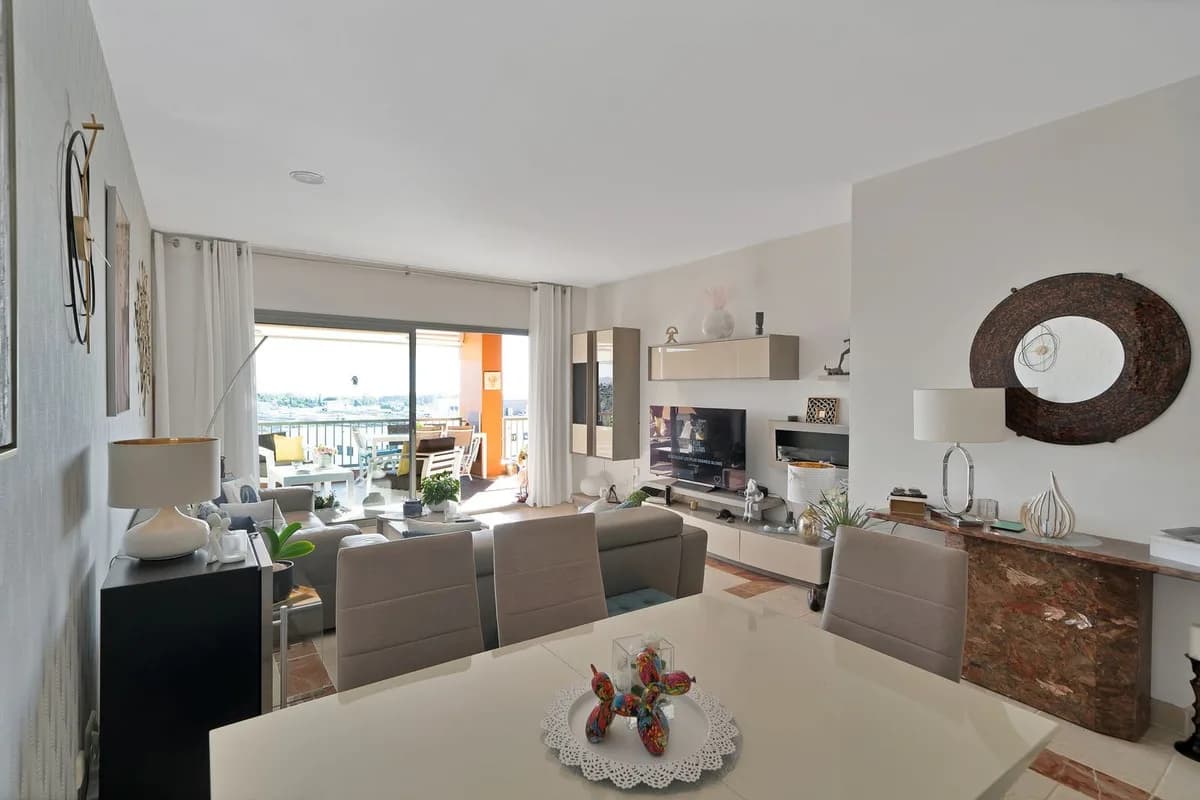 2 Bedroom Middle Floor Apartment for Sale in Atalaya, Málaga - Image 8