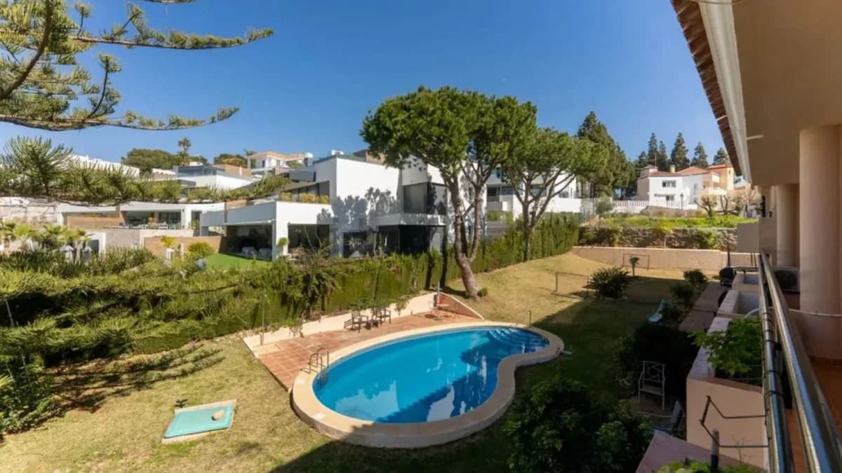 3 Bedroom Semi-Detached House for Sale in Marbella, Málaga - Image 3