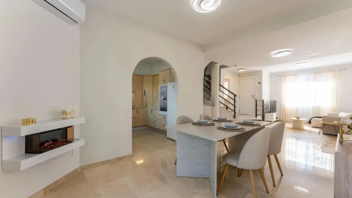 3 Bedroom Semi-Detached House for Sale in Marbella, Málaga - Image 9