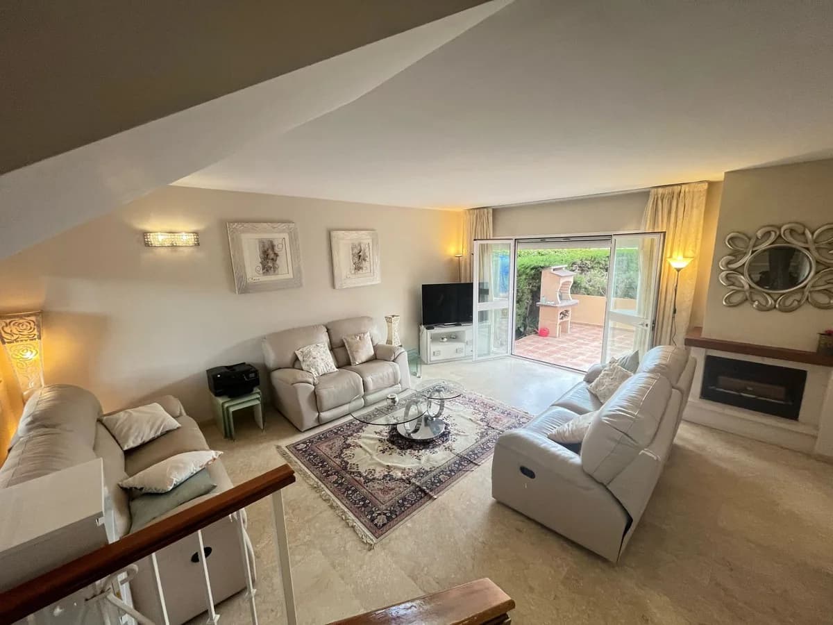 4 Bedroom Townhouse for Sale in Nueva Andalucía, Málaga - Image 6