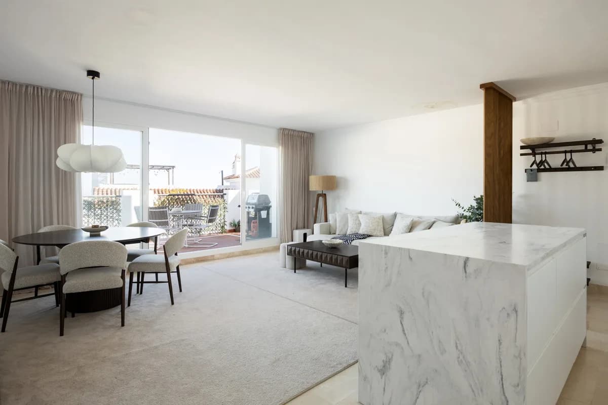 3 Bedroom Penthouse for Sale in El Paraiso, Málaga - Image 6