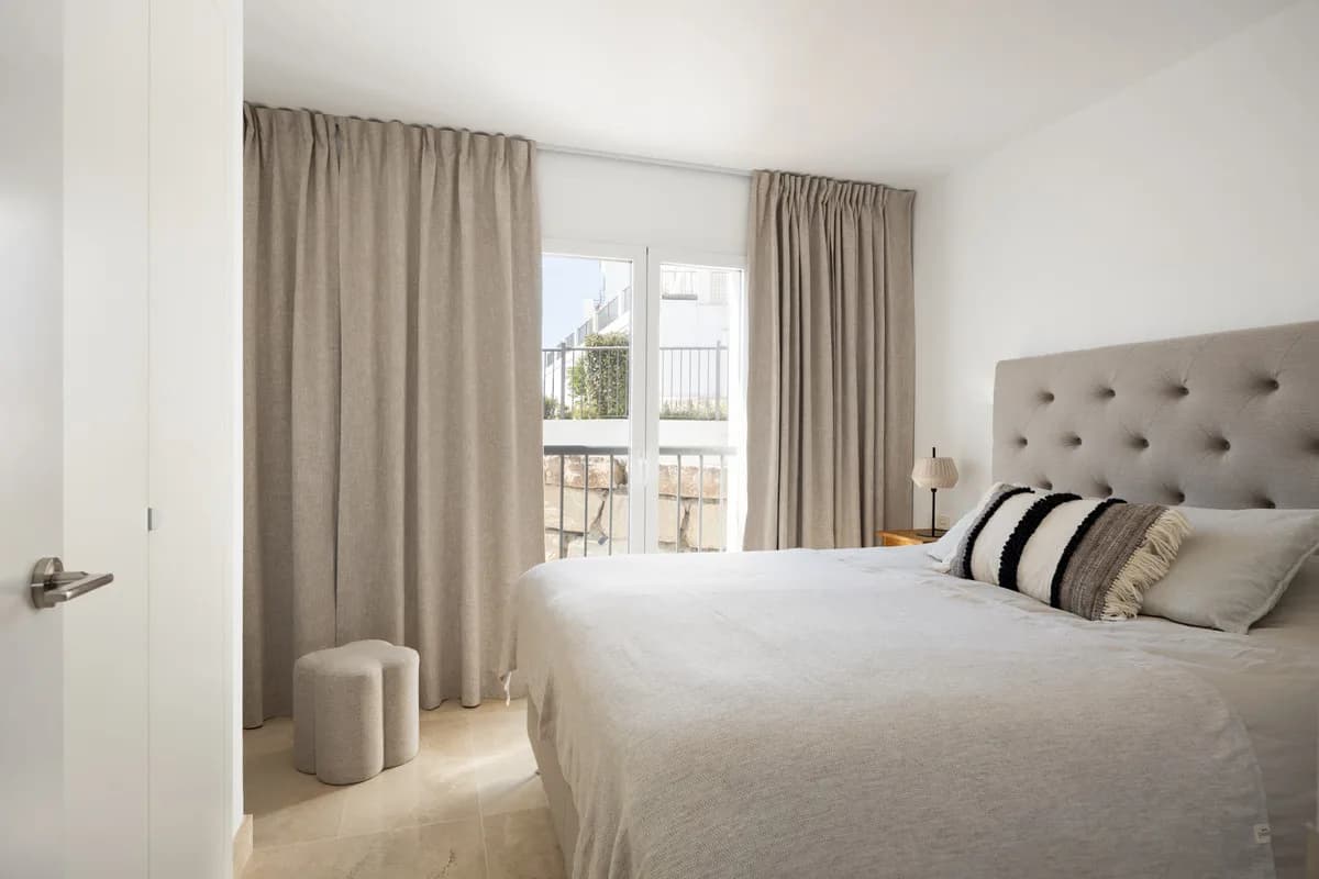 3 Bedroom Penthouse for Sale in El Paraiso, Málaga - Image 8
