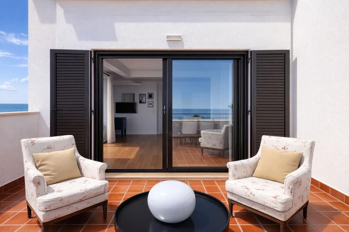 2 Bedroom Ground Floor Apartment for Sale in Casares Playa, Málaga - Image 2