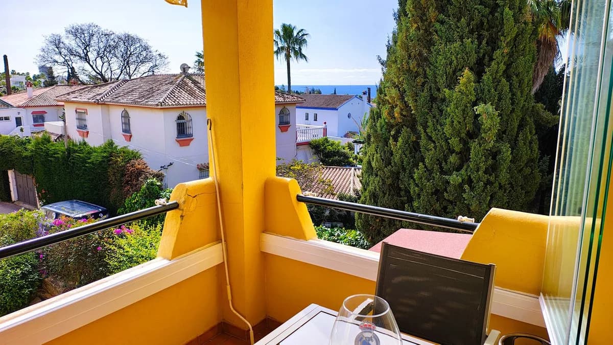 2 Bedroom Top Floor Apartment for Sale in Marbella, Málaga - Image 2