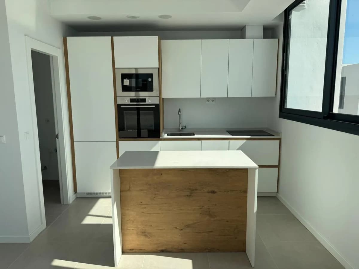 2 Bedroom Penthouse for Sale in Estepona, Málaga - Image 3
