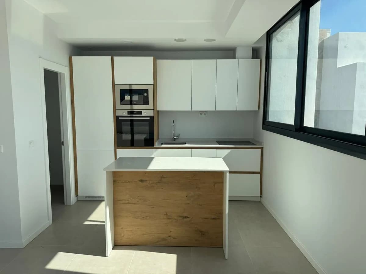 2 Bedroom Penthouse for Sale in Estepona, Málaga - Image 3
