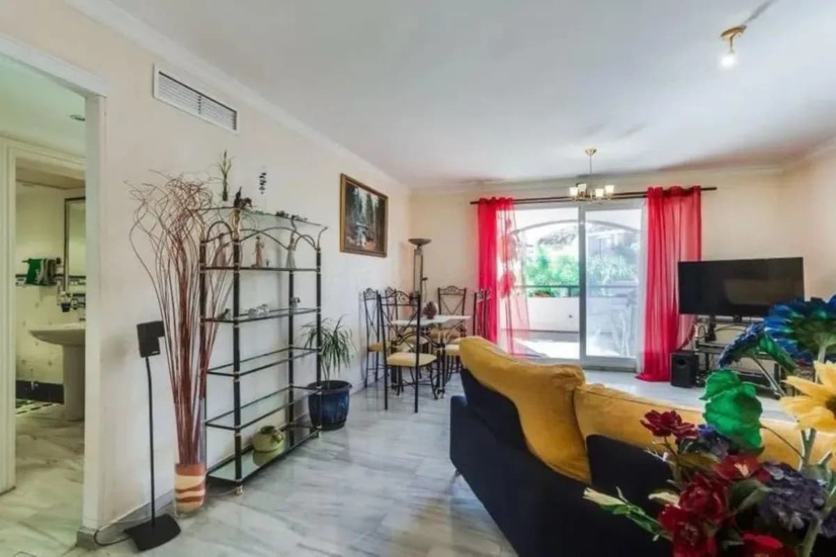 4 Bedroom Middle Floor Apartment for Sale in Marbella, Málaga - Image 9
