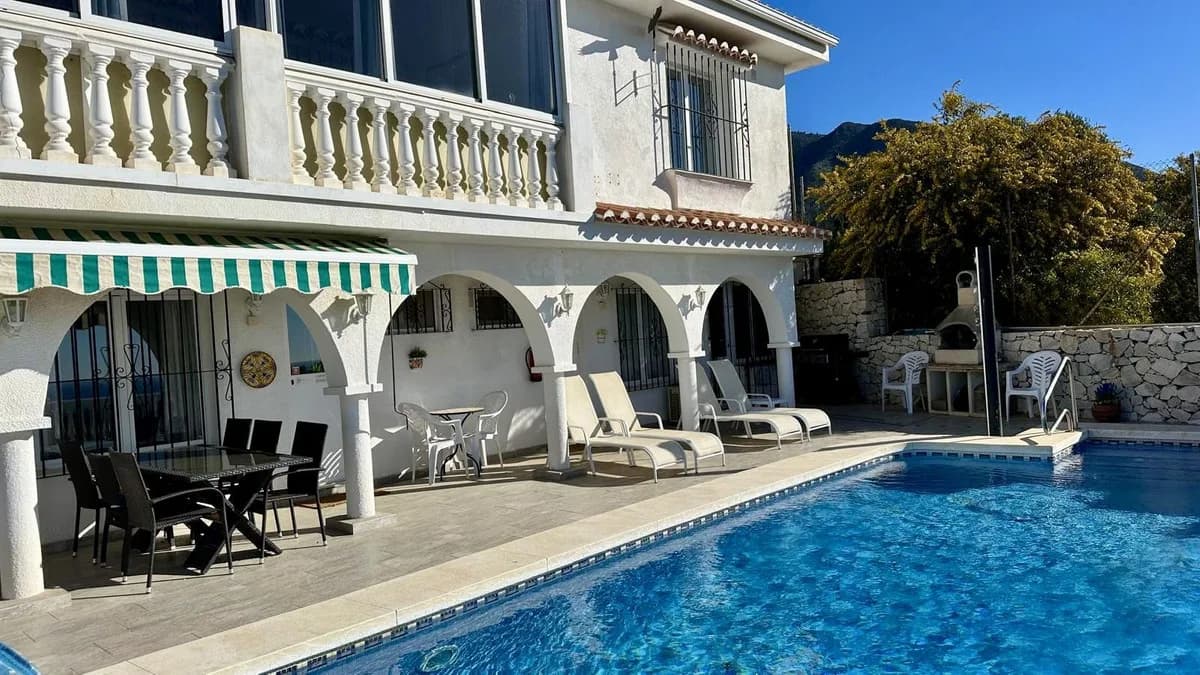 4 Bedroom Detached Villa for Sale in Mijas, Málaga