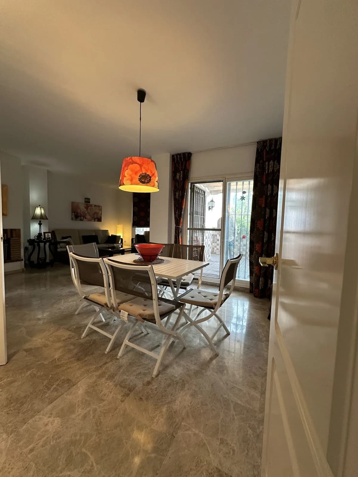 3 Bedroom Middle Floor Apartment for Sale in Puerto Banús, Málaga - Image 3