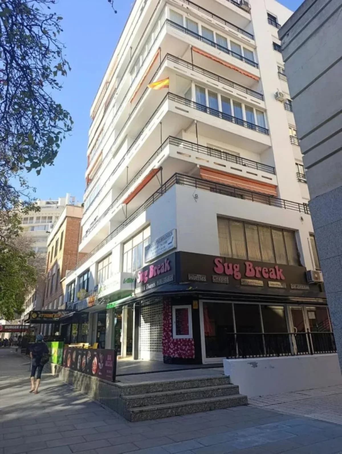 4 Bedroom Middle Floor Apartment for Sale in Marbella, Málaga - Image 6