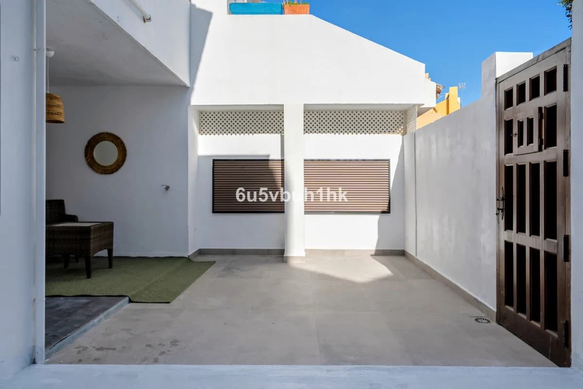 4 Bedroom Townhouse for Sale in Nueva Andalucía, Málaga - Image 5