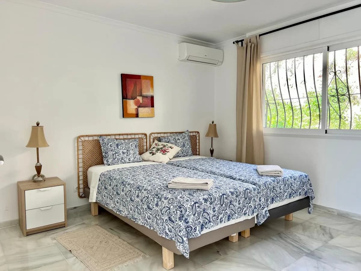 4 Bedroom Detached Villa for Sale in Torreblanca, Málaga - Image 6
