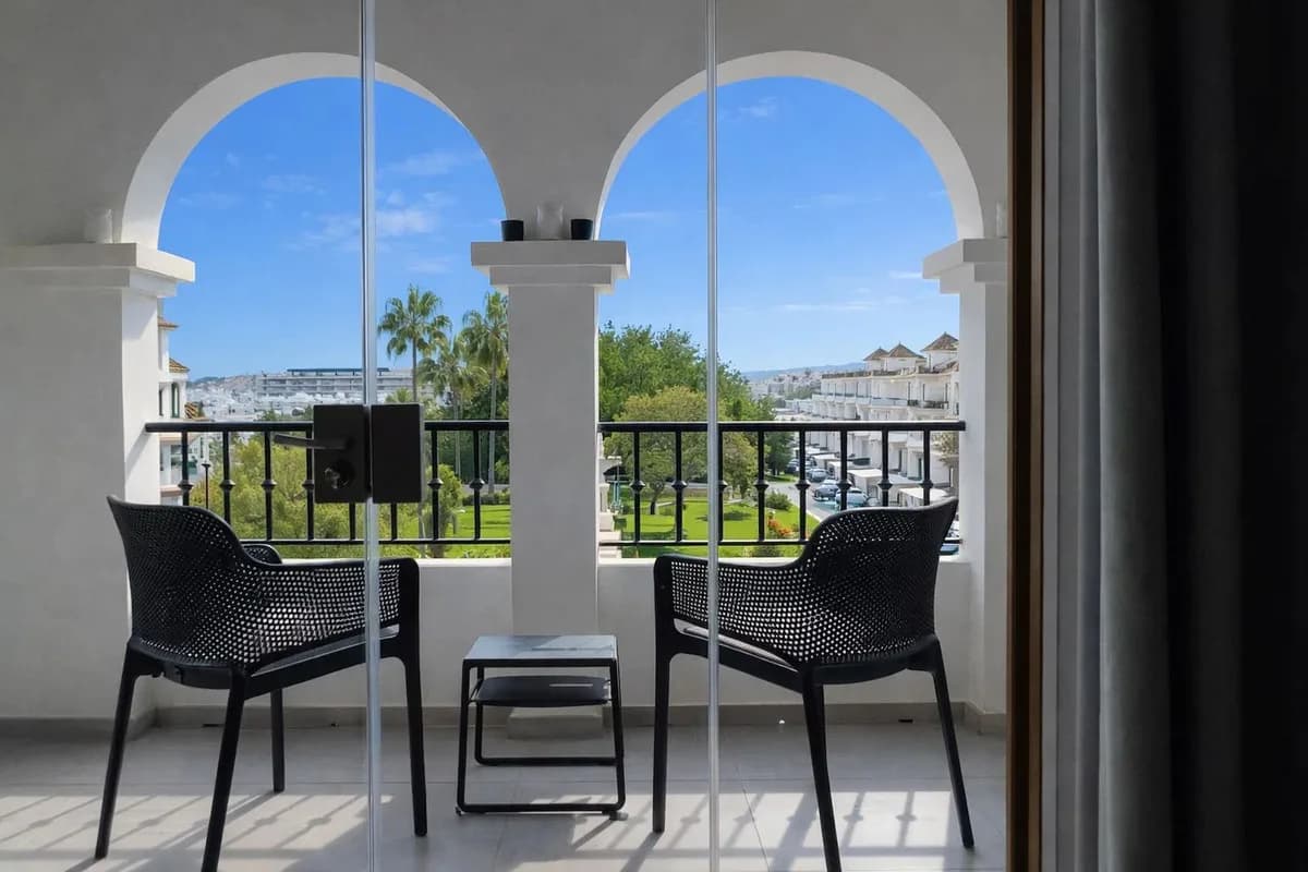 2 Bedroom Middle Floor Apartment for Sale in La Duquesa, Málaga