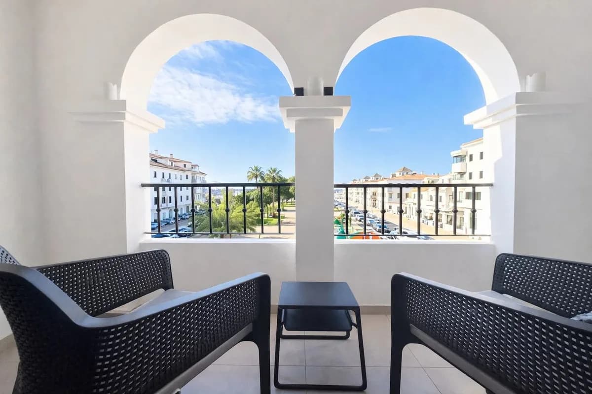 2 Bedroom Middle Floor Apartment for Sale in La Duquesa, Málaga - Image 8