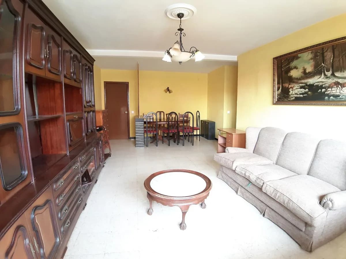 4 Bedroom Middle Floor Apartment for Sale in Fuengirola, Málaga