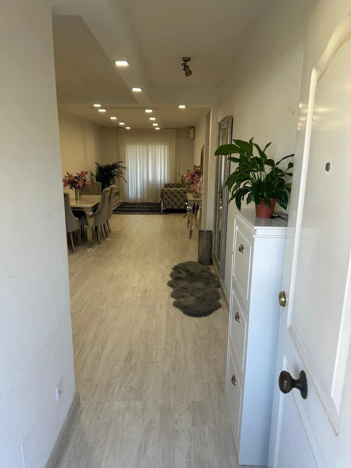 2 Bedroom Middle Floor Apartment for Sale in Torrequebrada, Málaga - Image 2