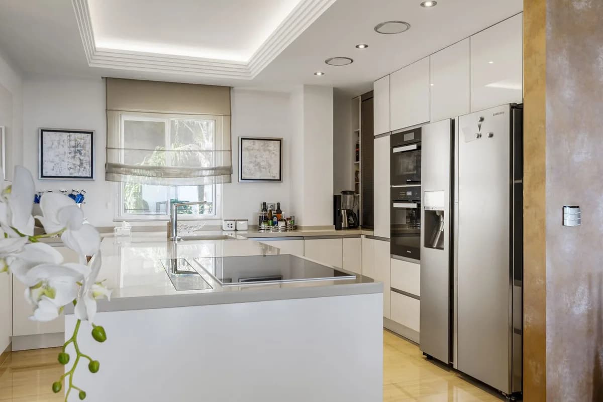 4 Bedroom Penthouse Duplex for Sale in Benahavís, Málaga - Image 5