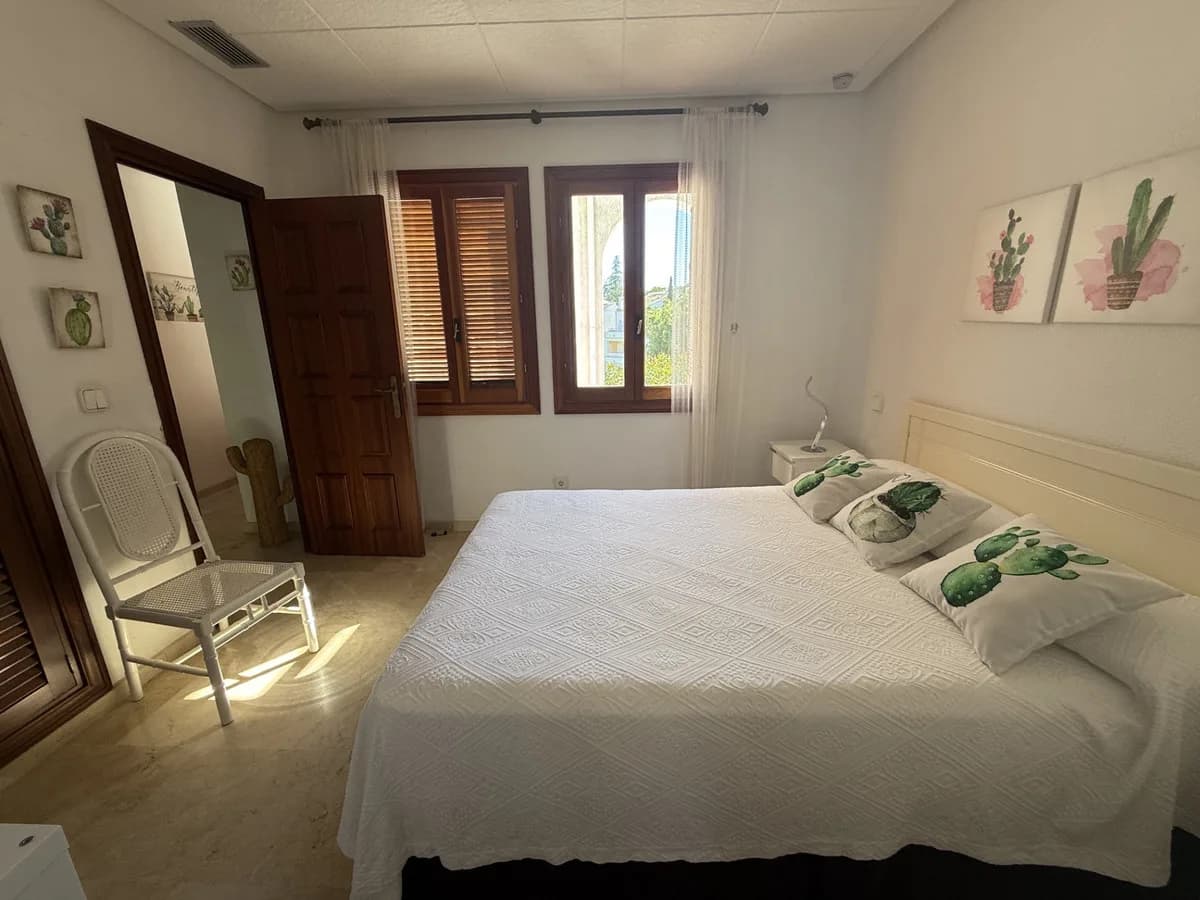 2 Bedroom Middle Floor Apartment for Sale in Nueva Andalucía, Málaga - Image 6