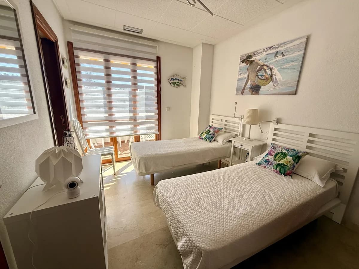 2 Bedroom Middle Floor Apartment for Sale in Nueva Andalucía, Málaga - Image 7