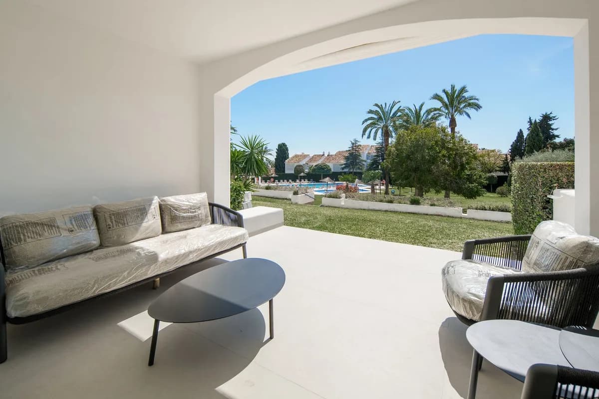 3 Bedroom Ground Floor Apartment for Sale in Nueva Andalucía, Málaga - Image 2