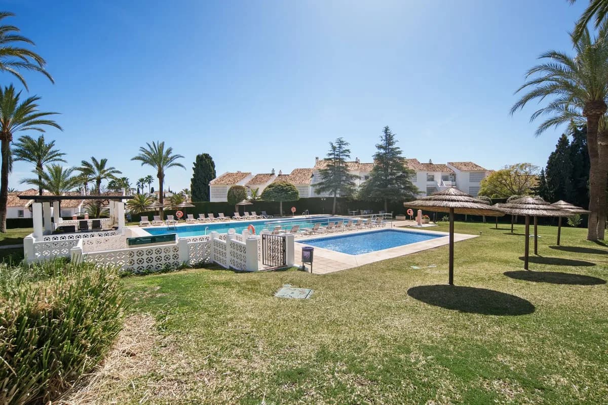 3 Bedroom Ground Floor Apartment for Sale in Nueva Andalucía, Málaga - Image 4