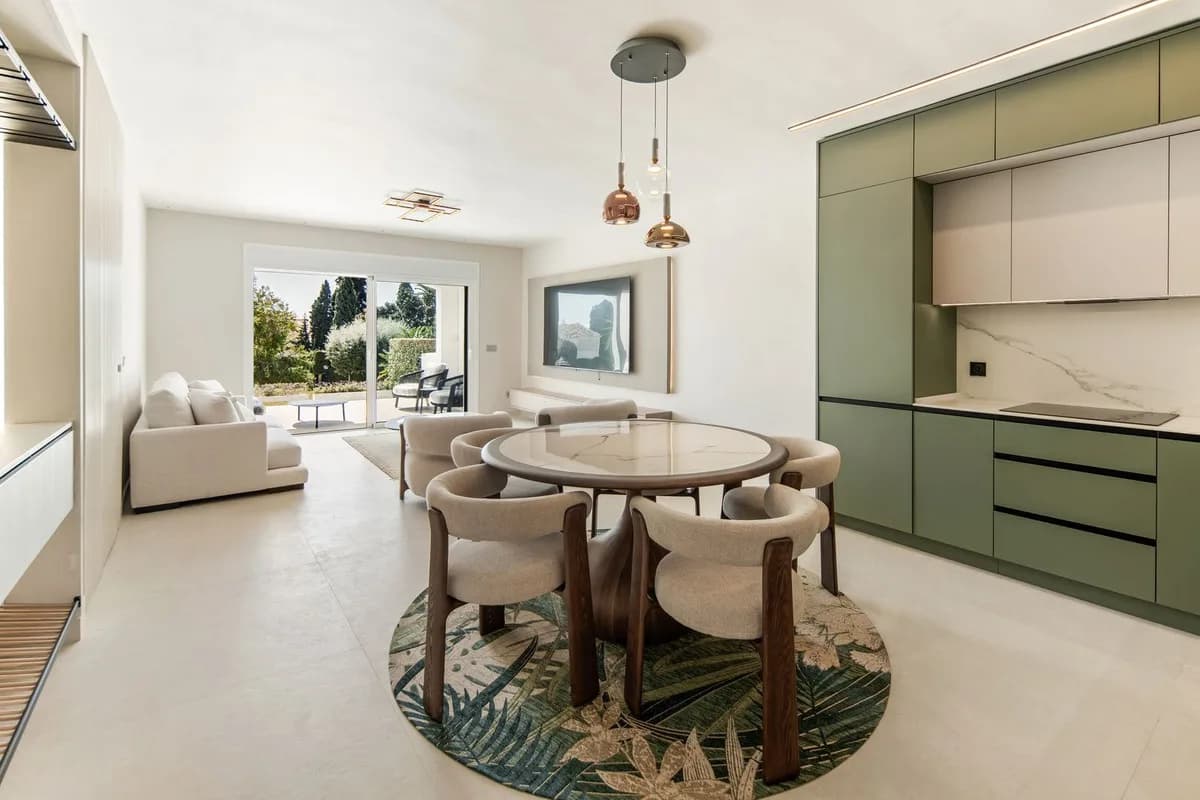 3 Bedroom Ground Floor Apartment for Sale in Nueva Andalucía, Málaga - Image 7