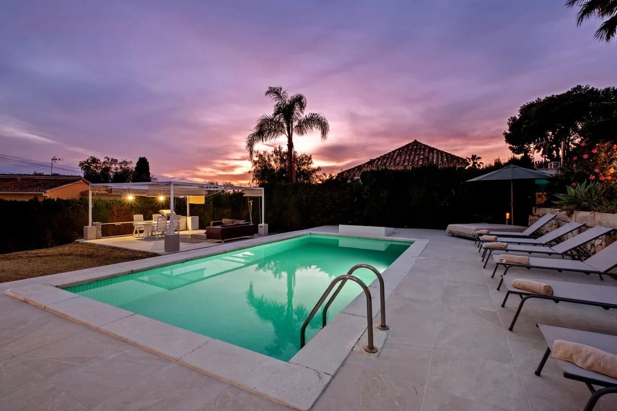 4 Bedroom Detached Villa for Sale in Elviria, Málaga