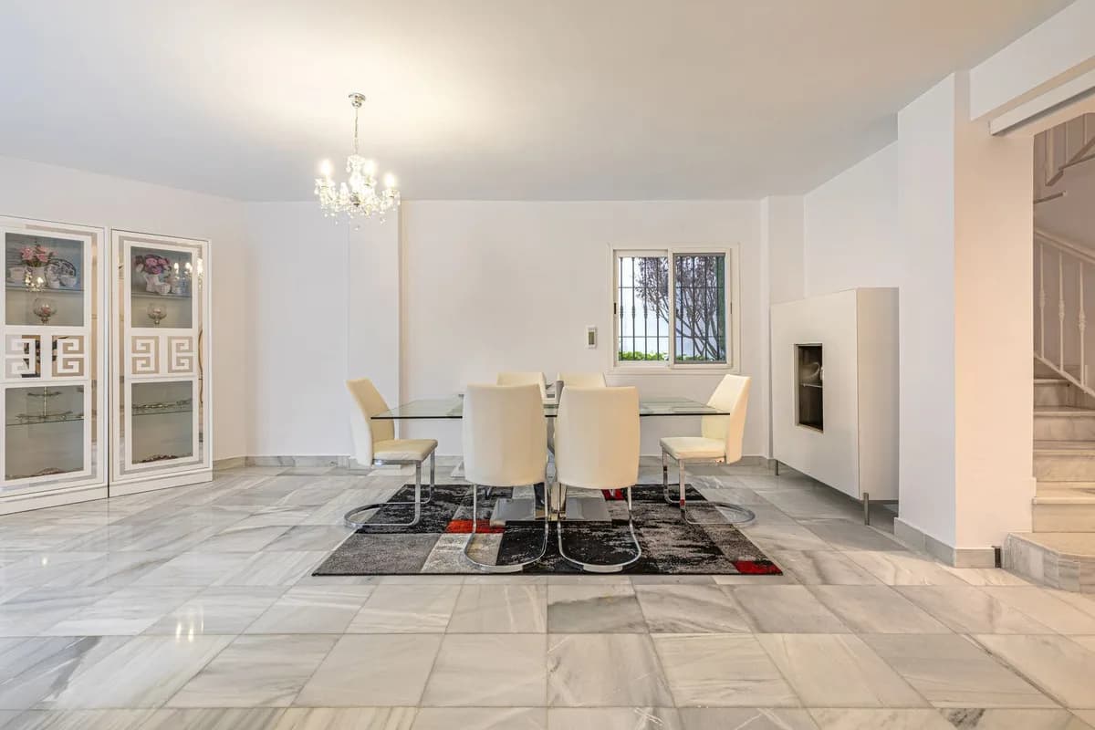 3 Bedroom Townhouse for Sale in Nueva Andalucía, Málaga - Image 8