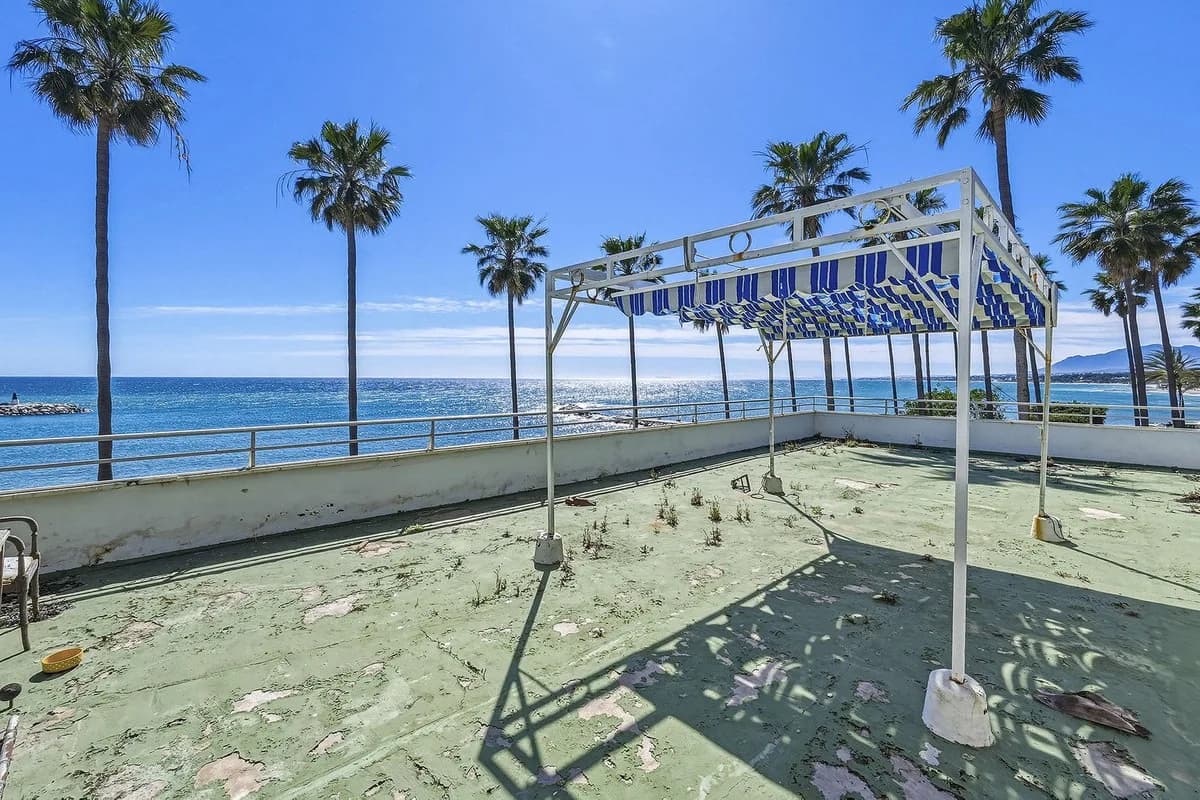 5 Bedroom Penthouse for Sale in Marbella, Málaga - Image 4