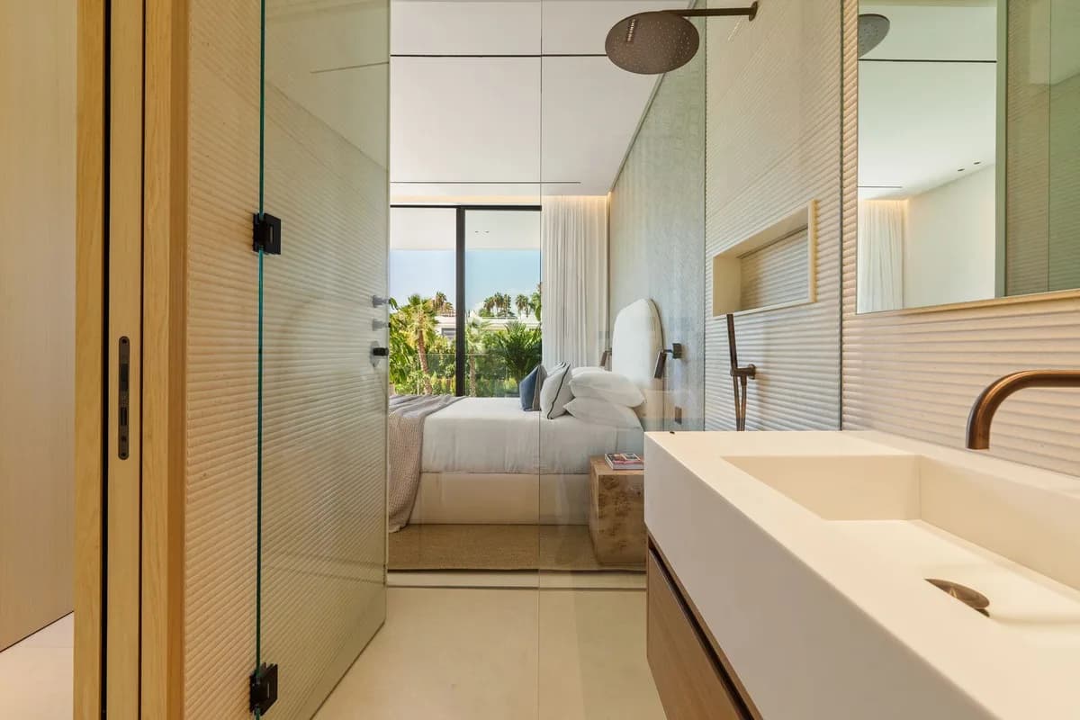 5 Bedroom Detached Villa for Sale in Marbella, Málaga - Image 9