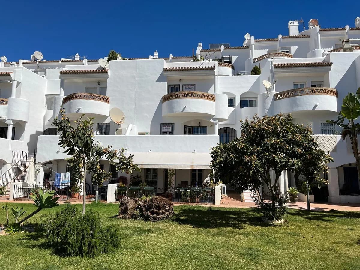 2 Bedroom Middle Floor Apartment for Sale in Benalmadena, Málaga