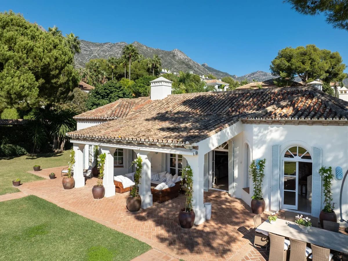 5 Bedroom Detached Villa for Sale in Marbella, Málaga - Image 3