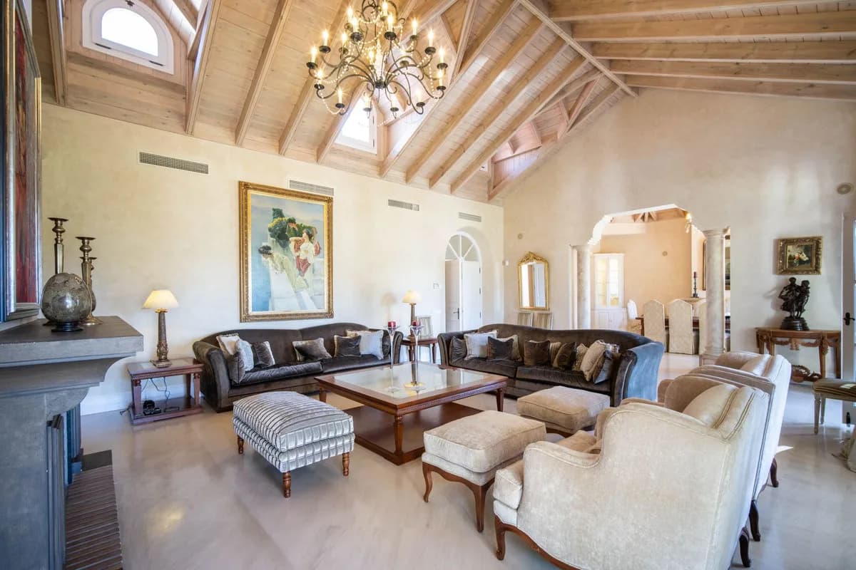 5 Bedroom Detached Villa for Sale in Marbella, Málaga - Image 5