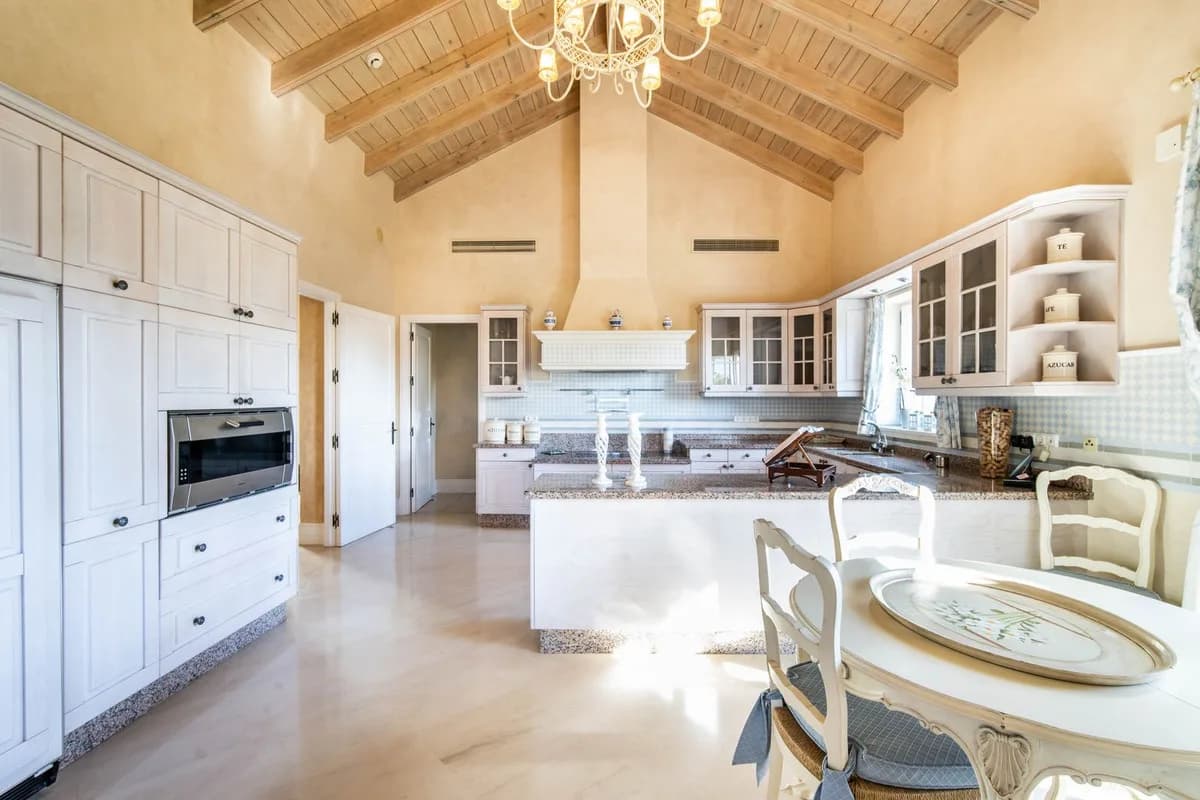 5 Bedroom Detached Villa for Sale in Marbella, Málaga - Image 6