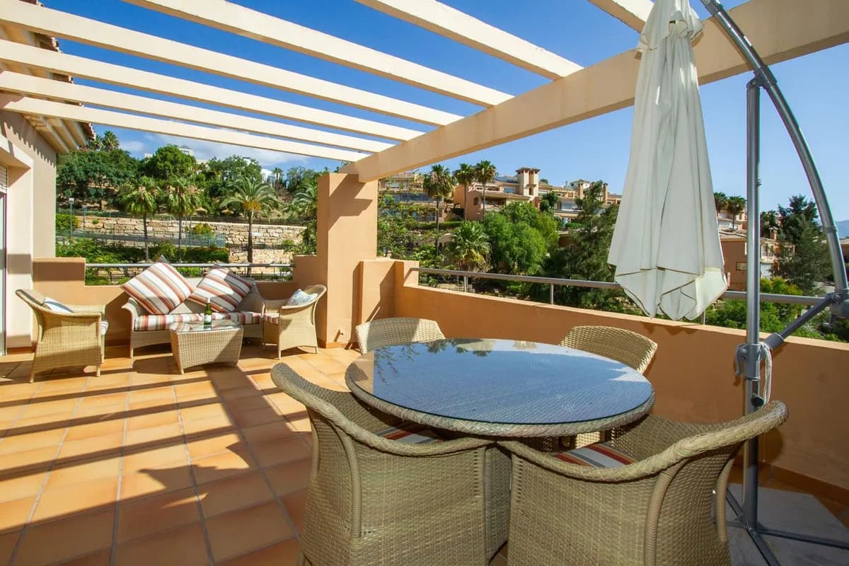 3 Bedroom Penthouse for Sale in La Mairena, Málaga - Image 2