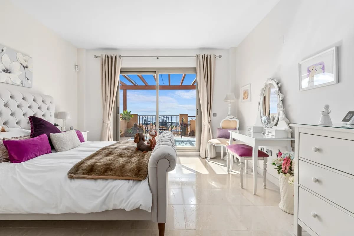3 Bedroom Penthouse for Sale in Benahavís, Málaga - Image 8