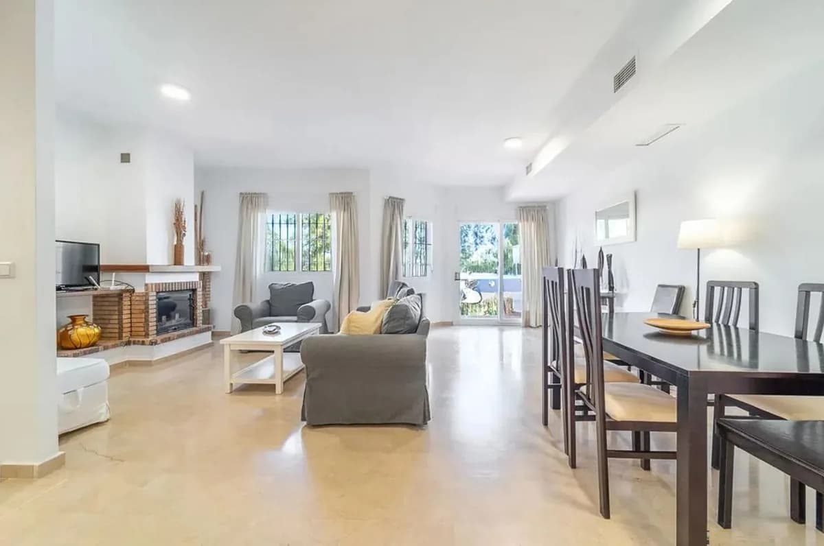 3 Bedroom Townhouse for Sale in Lauro Golf, Málaga - Image 3