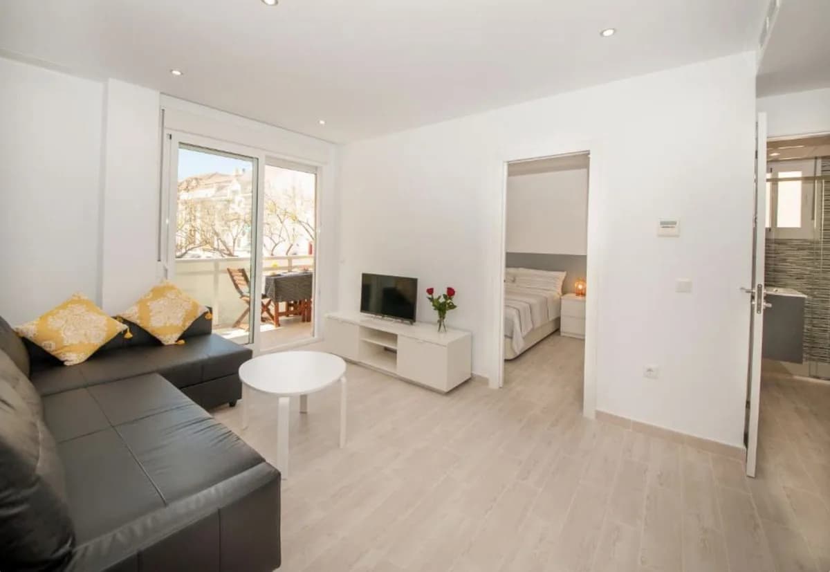 1 Bedroom Middle Floor Apartment for Sale in Fuengirola, Málaga