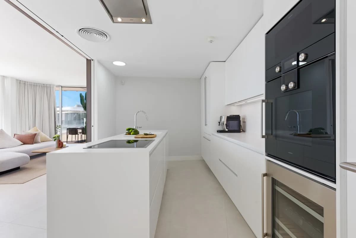 3 Bedroom Penthouse for Sale in Estepona, Málaga - Image 3